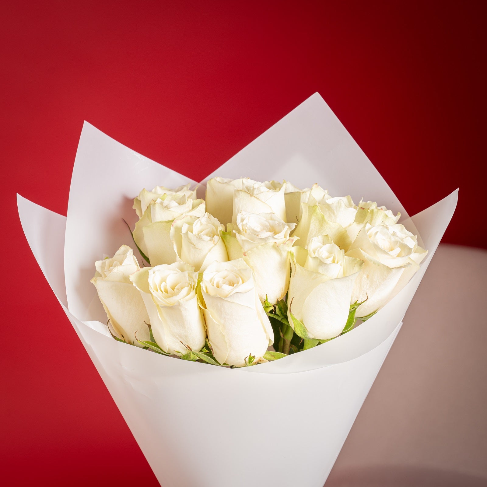 15 White Roses Bouquet