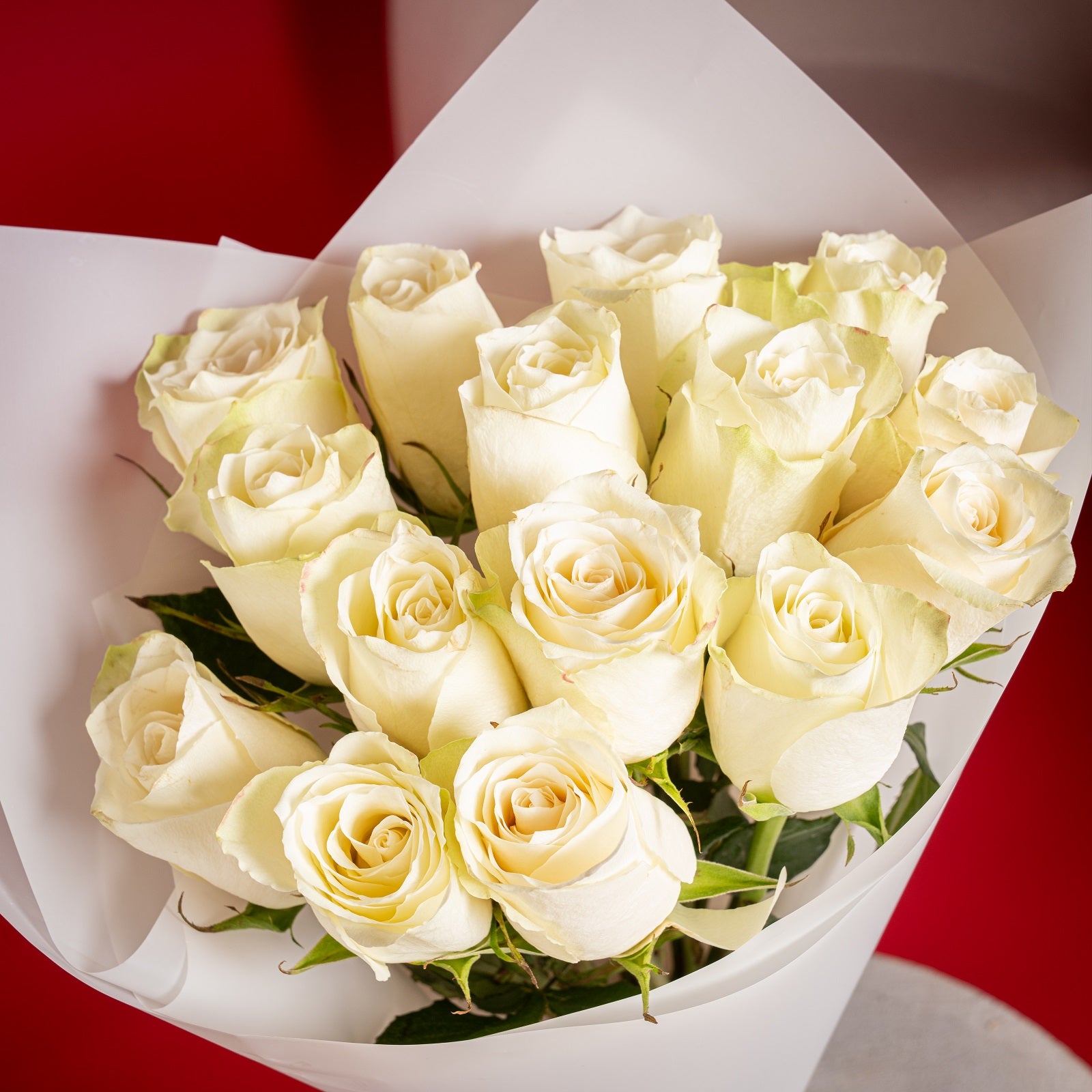15 White Roses Bouquet