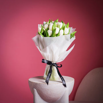 25 White Tulips